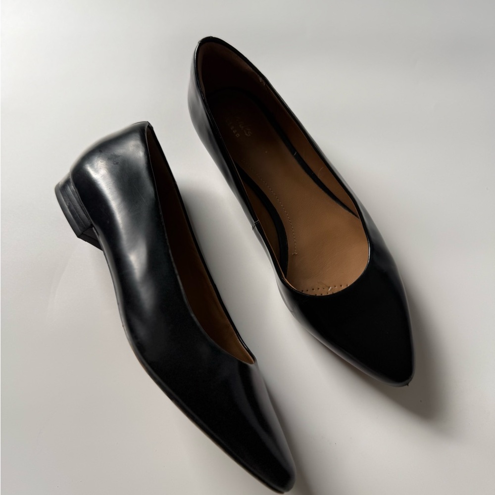 Clarks Artisan Almond Toe Flats Shoes - Picture 2 of 9